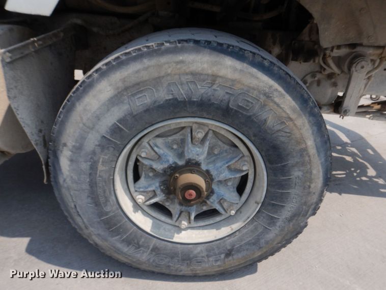 image for item DM7330 2000 International 5600i  ready mix truck