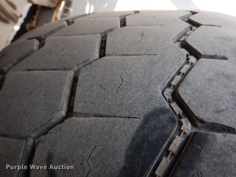 image for item DM7330 2000 International 5600i  ready mix truck