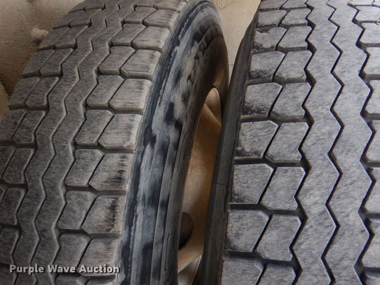 image for item DM7330 2000 International 5600i  ready mix truck