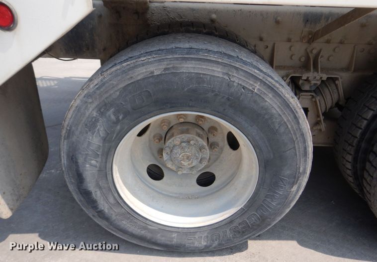 image for item DM7330 2000 International 5600i  ready mix truck