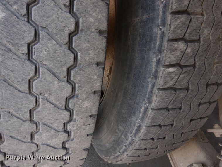 image for item DM7330 2000 International 5600i  ready mix truck