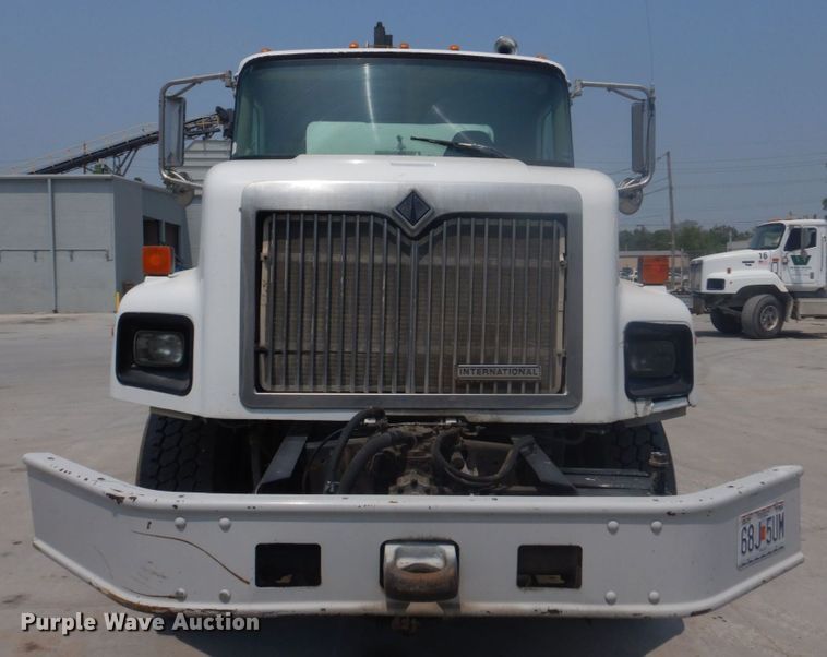 image for item DM7331 2000 International 5600i  ready mix truck