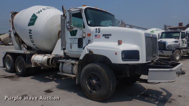 image for item DM7331 2000 International 5600i  ready mix truck