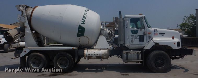 image for item DM7331 2000 International 5600i  ready mix truck