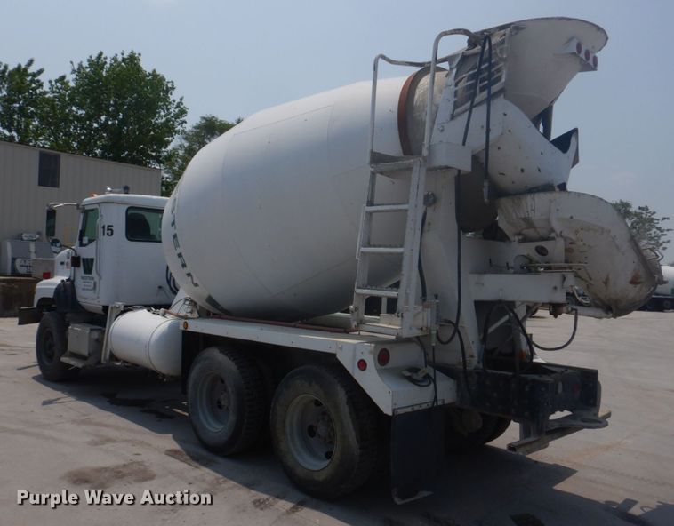 image for item DM7331 2000 International 5600i  ready mix truck