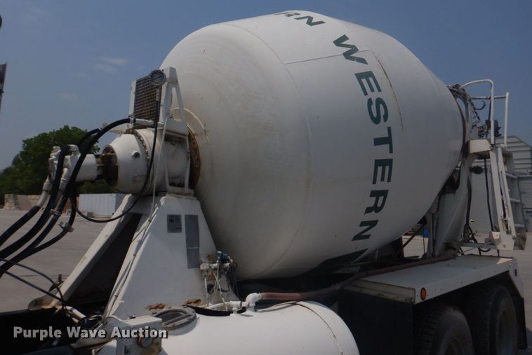 image for item DM7331 2000 International 5600i  ready mix truck