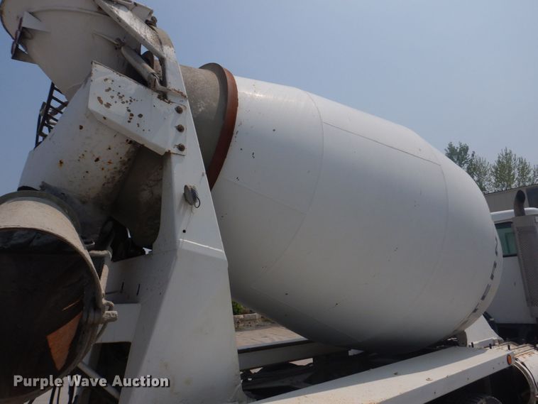image for item DM7331 2000 International 5600i  ready mix truck