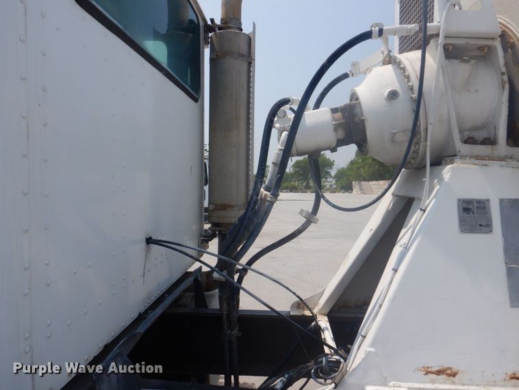 image for item DM7331 2000 International 5600i  ready mix truck