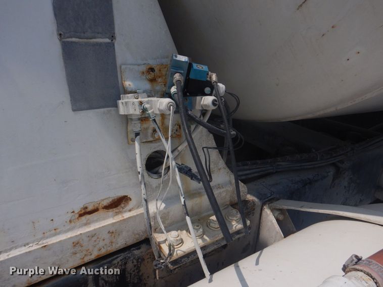 image for item DM7331 2000 International 5600i  ready mix truck