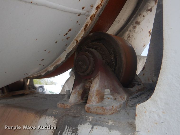 image for item DM7331 2000 International 5600i  ready mix truck