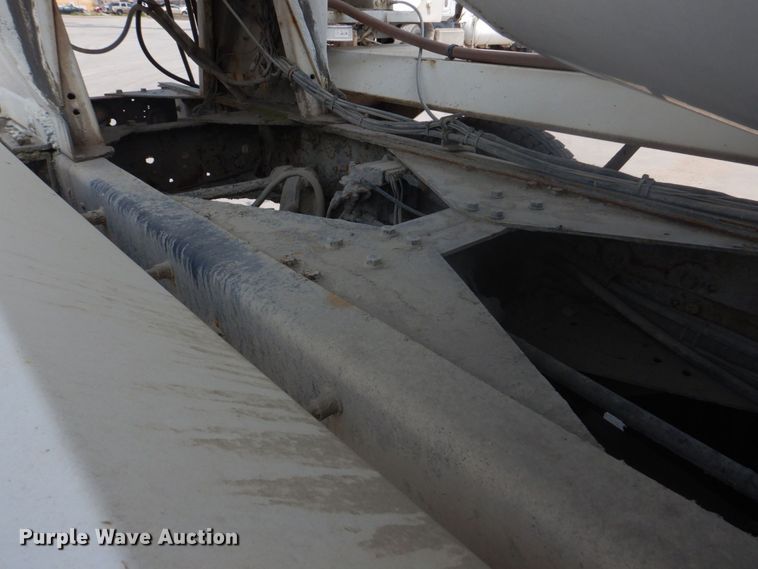 image for item DM7331 2000 International 5600i  ready mix truck