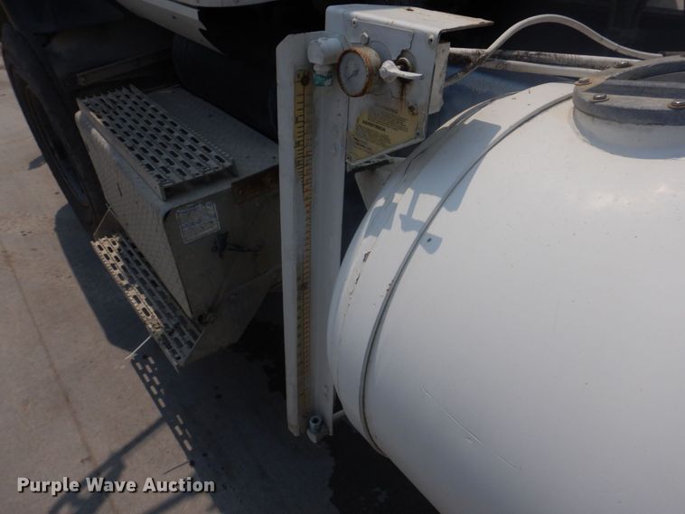 image for item DM7331 2000 International 5600i  ready mix truck