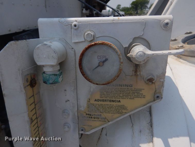 image for item DM7331 2000 International 5600i  ready mix truck