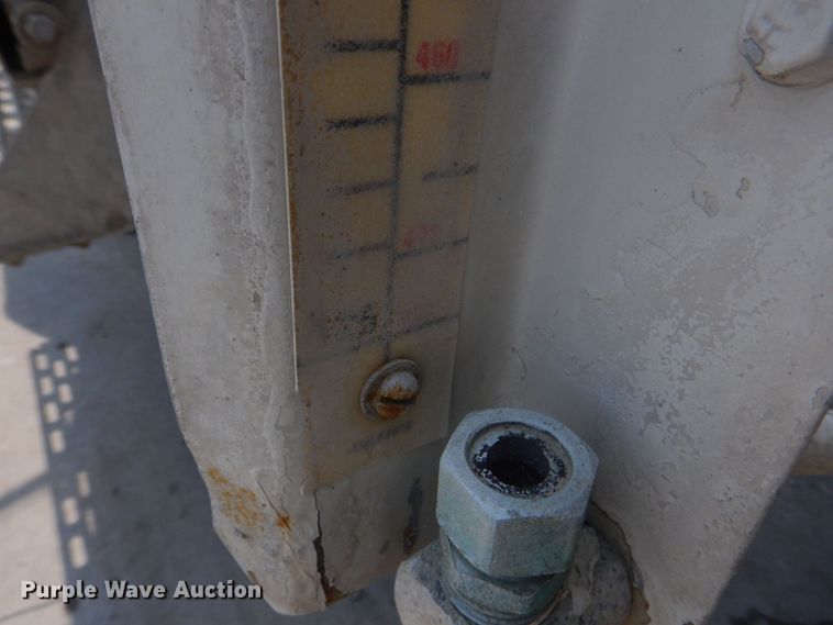 image for item DM7331 2000 International 5600i  ready mix truck