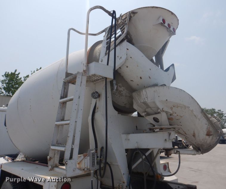 image for item DM7331 2000 International 5600i  ready mix truck