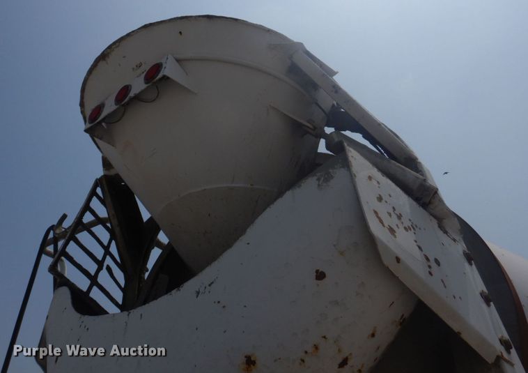 image for item DM7331 2000 International 5600i  ready mix truck