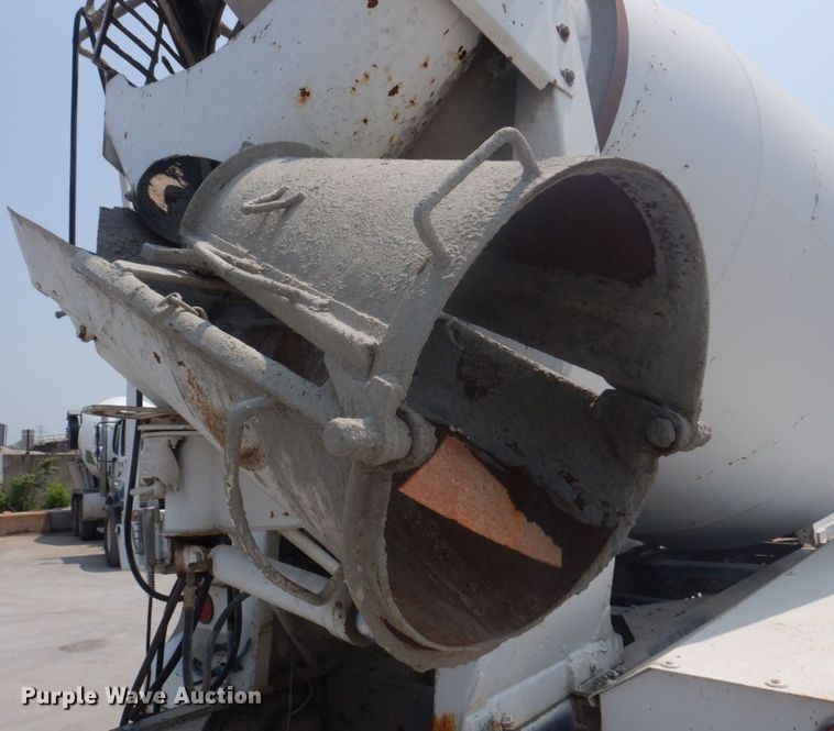 image for item DM7331 2000 International 5600i  ready mix truck