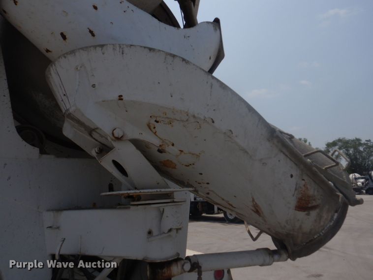 image for item DM7331 2000 International 5600i  ready mix truck