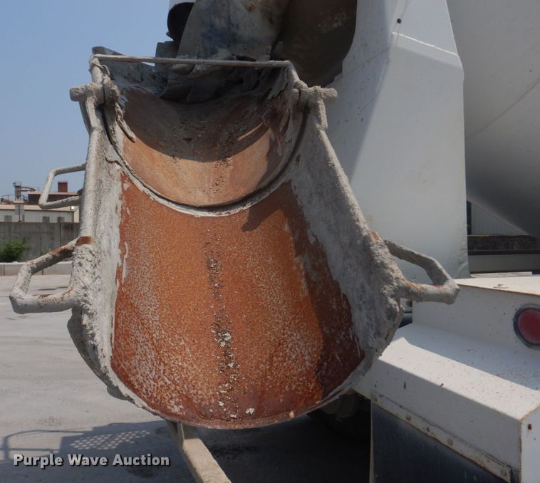 image for item DM7331 2000 International 5600i  ready mix truck