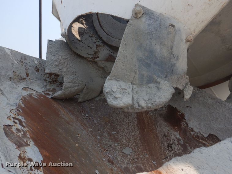 image for item DM7331 2000 International 5600i  ready mix truck