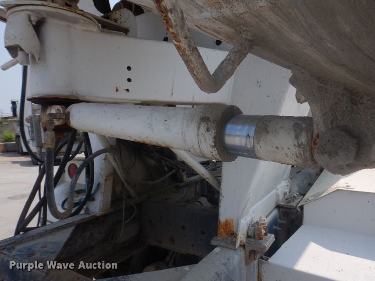 image for item DM7331 2000 International 5600i  ready mix truck