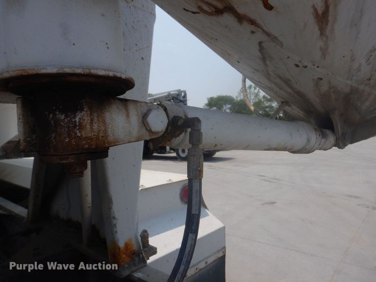 image for item DM7331 2000 International 5600i  ready mix truck