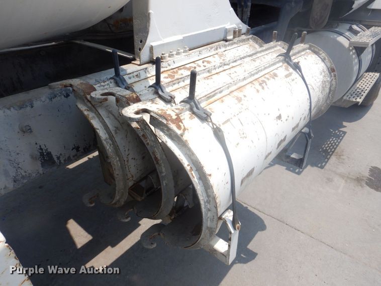 image for item DM7331 2000 International 5600i  ready mix truck