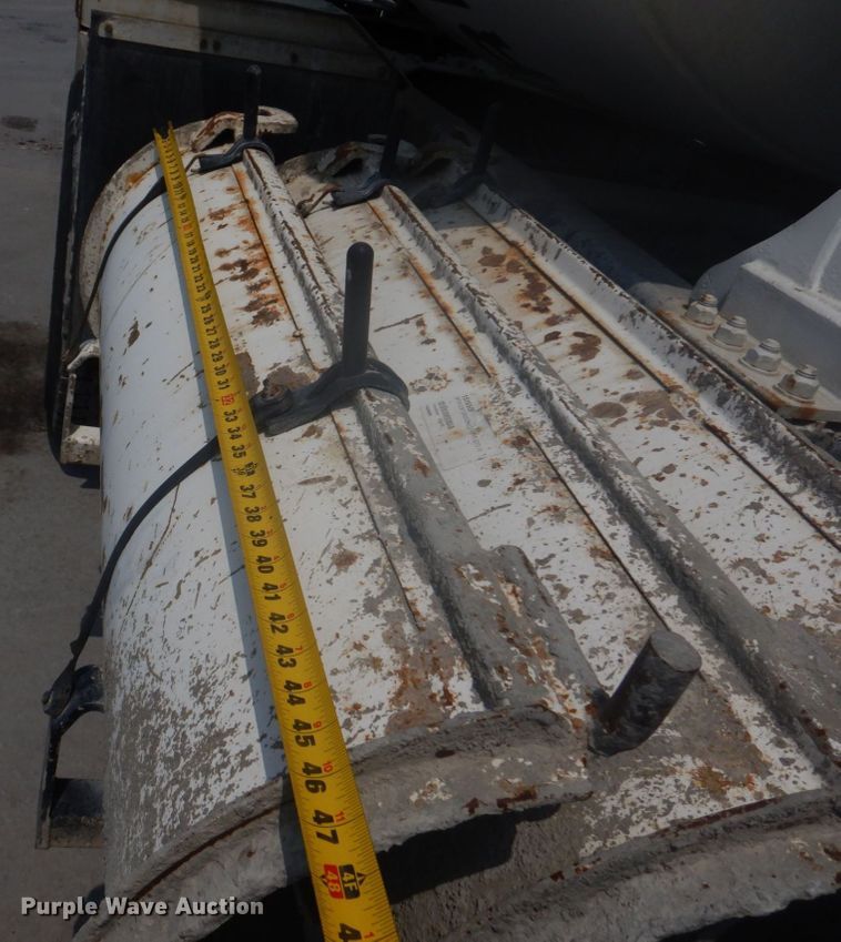 image for item DM7331 2000 International 5600i  ready mix truck