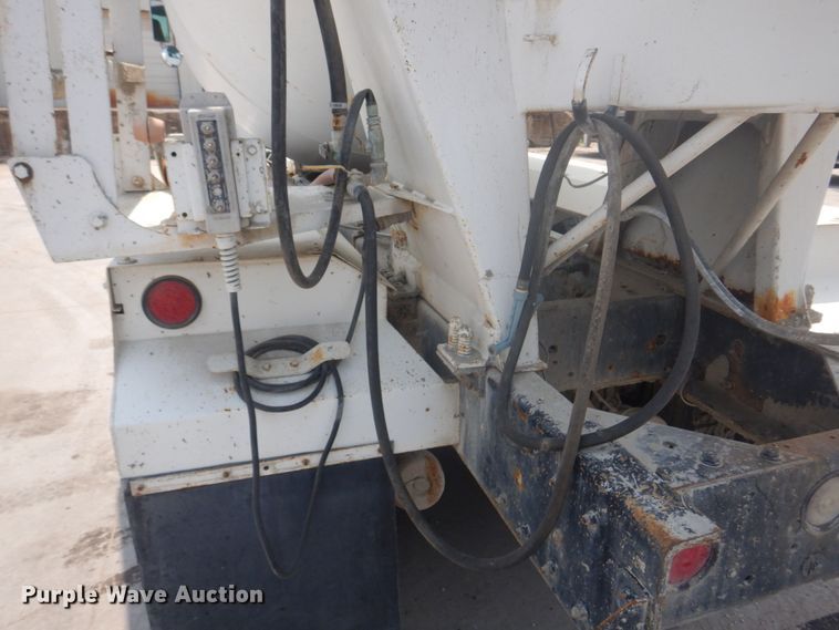 image for item DM7331 2000 International 5600i  ready mix truck