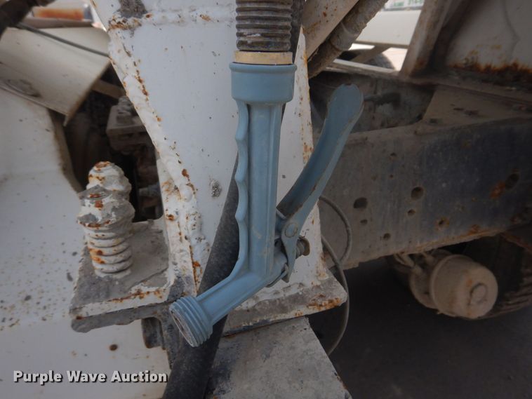 image for item DM7331 2000 International 5600i  ready mix truck