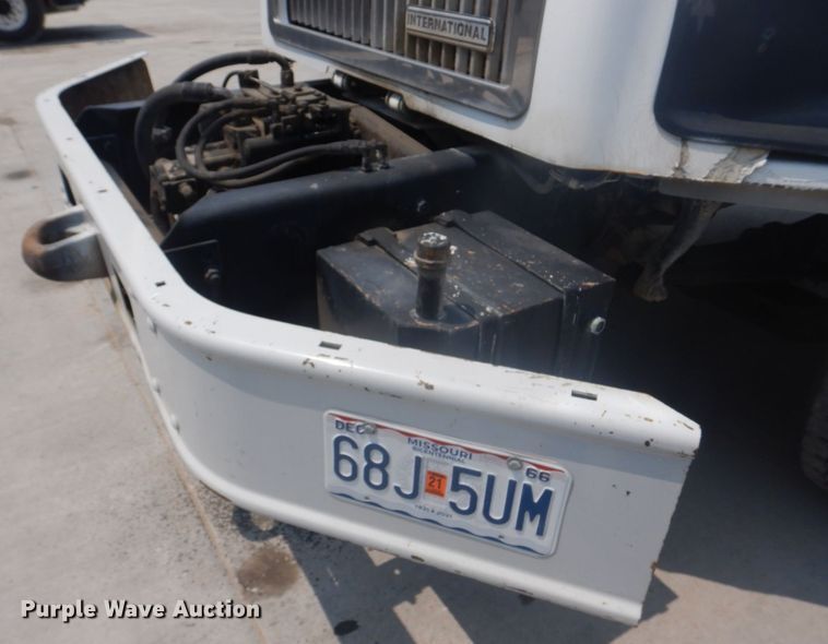 image for item DM7331 2000 International 5600i  ready mix truck