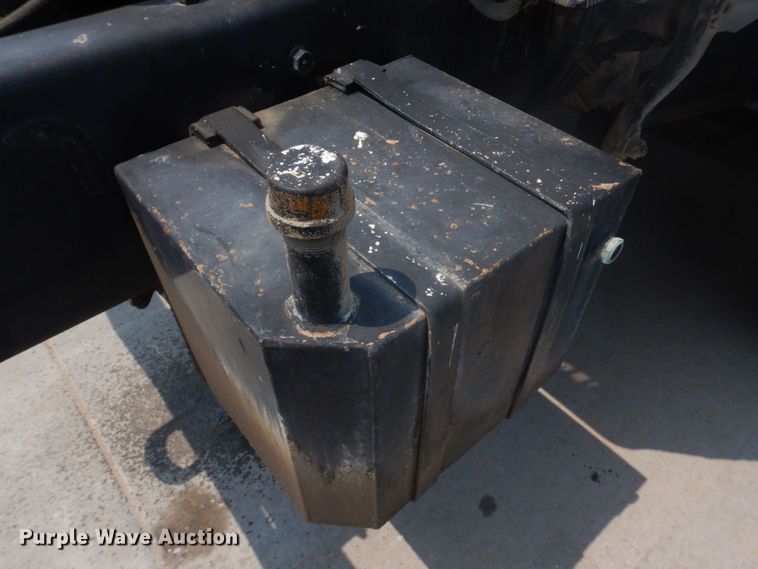 image for item DM7331 2000 International 5600i  ready mix truck