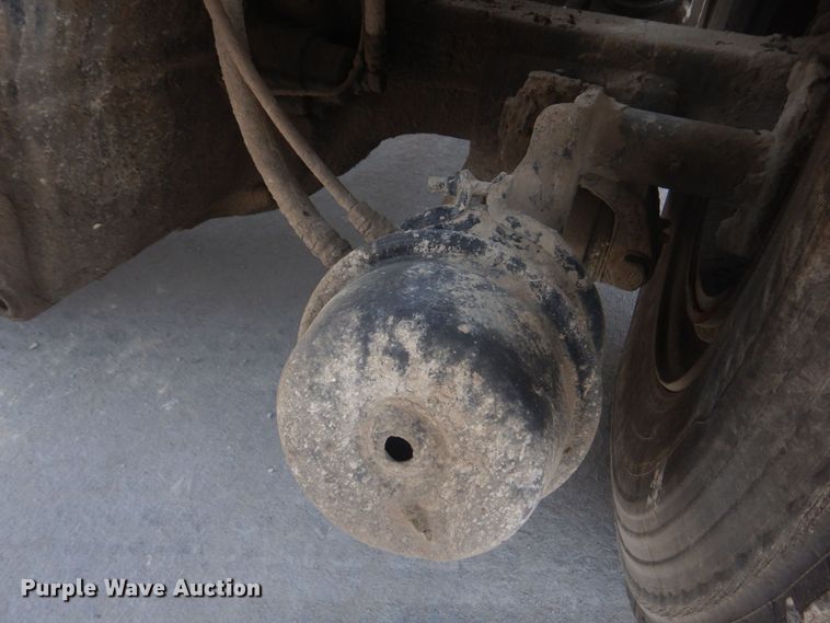 image for item DM7331 2000 International 5600i  ready mix truck