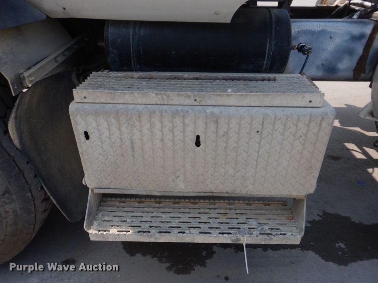 image for item DM7331 2000 International 5600i  ready mix truck