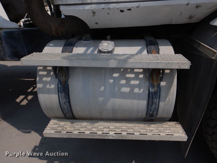 image for item DM7331 2000 International 5600i  ready mix truck