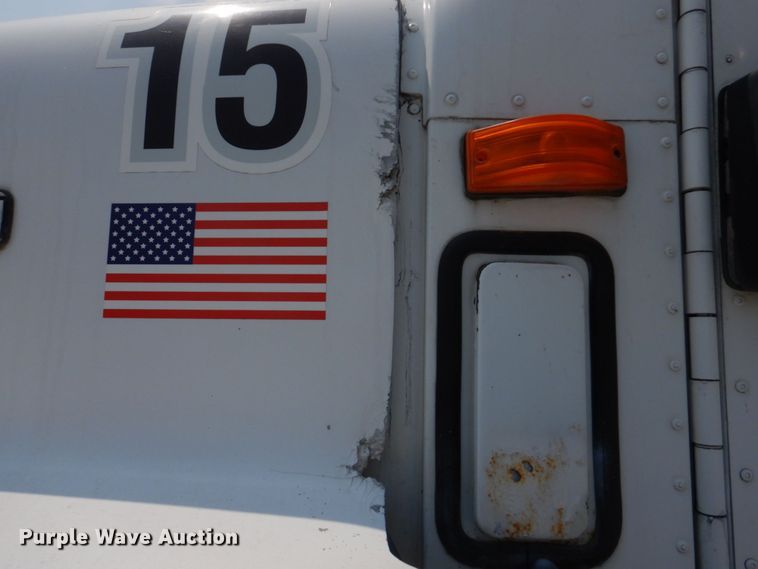 image for item DM7331 2000 International 5600i  ready mix truck