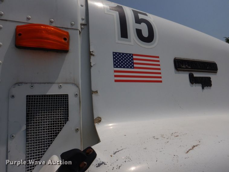 image for item DM7331 2000 International 5600i  ready mix truck