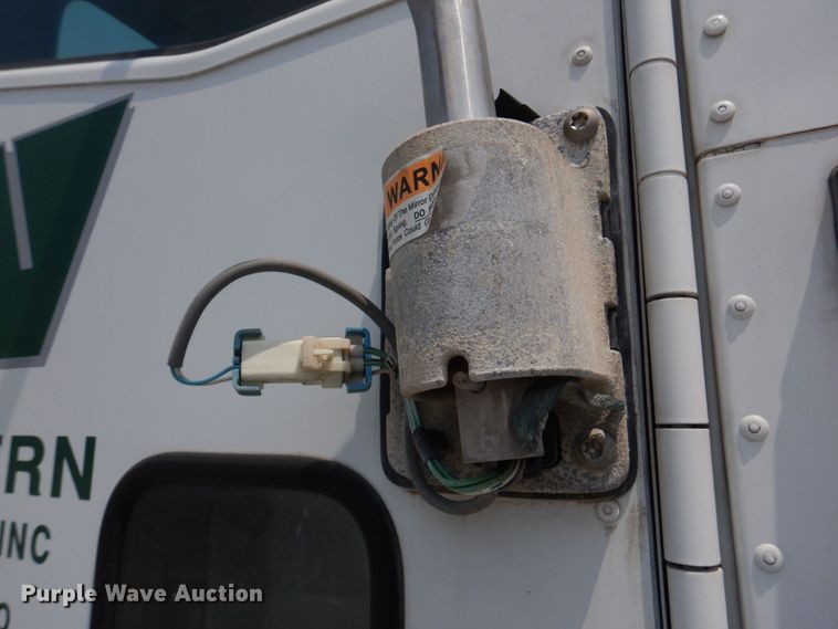 image for item DM7331 2000 International 5600i  ready mix truck