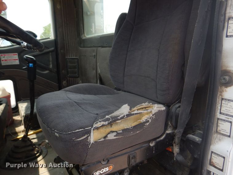 image for item DM7331 2000 International 5600i  ready mix truck