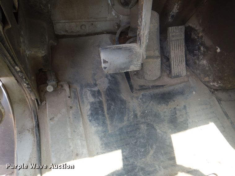 image for item DM7331 2000 International 5600i  ready mix truck