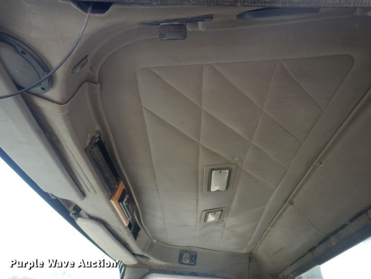 image for item DM7331 2000 International 5600i  ready mix truck