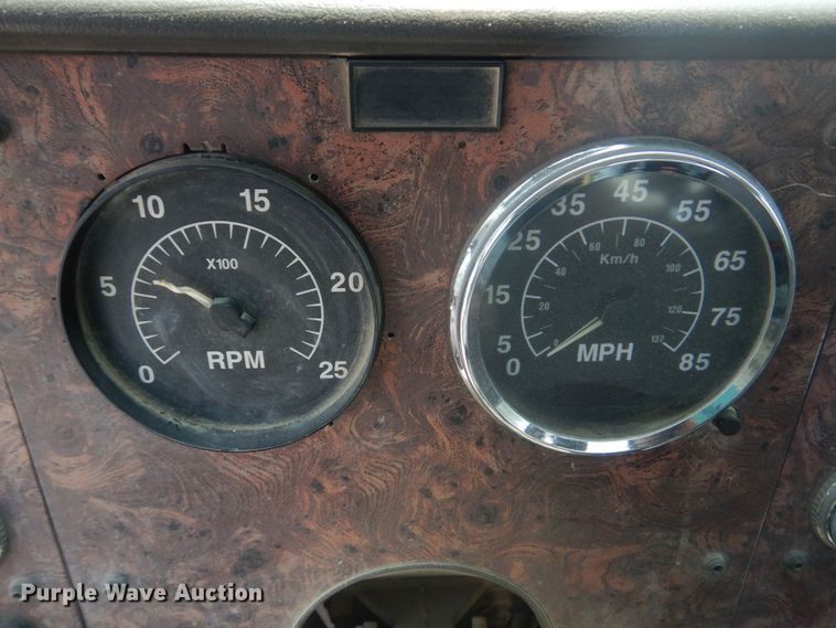 image for item DM7331 2000 International 5600i  ready mix truck