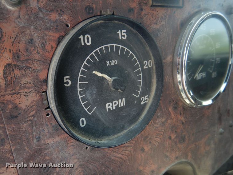 image for item DM7331 2000 International 5600i  ready mix truck