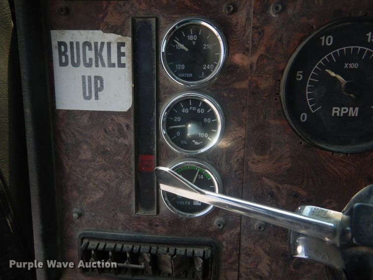 image for item DM7331 2000 International 5600i  ready mix truck