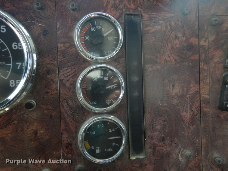 image for item DM7331 2000 International 5600i  ready mix truck