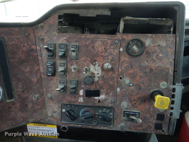 image for item DM7331 2000 International 5600i  ready mix truck