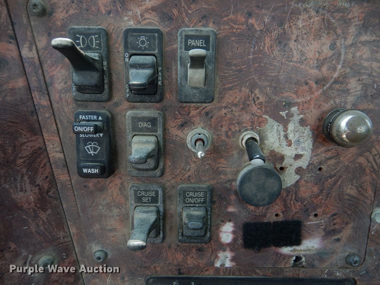 image for item DM7331 2000 International 5600i  ready mix truck