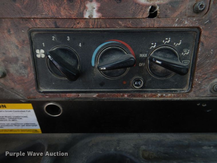 image for item DM7331 2000 International 5600i  ready mix truck