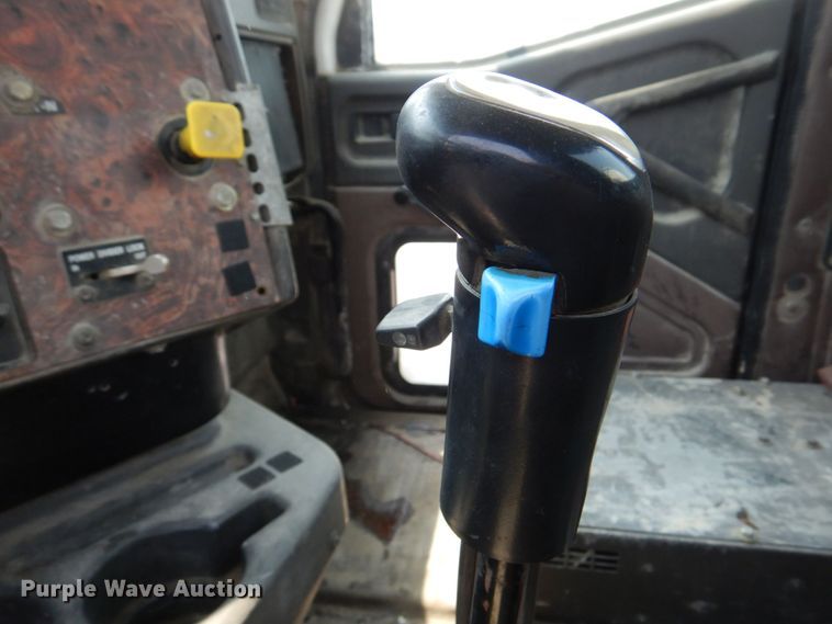 image for item DM7331 2000 International 5600i  ready mix truck