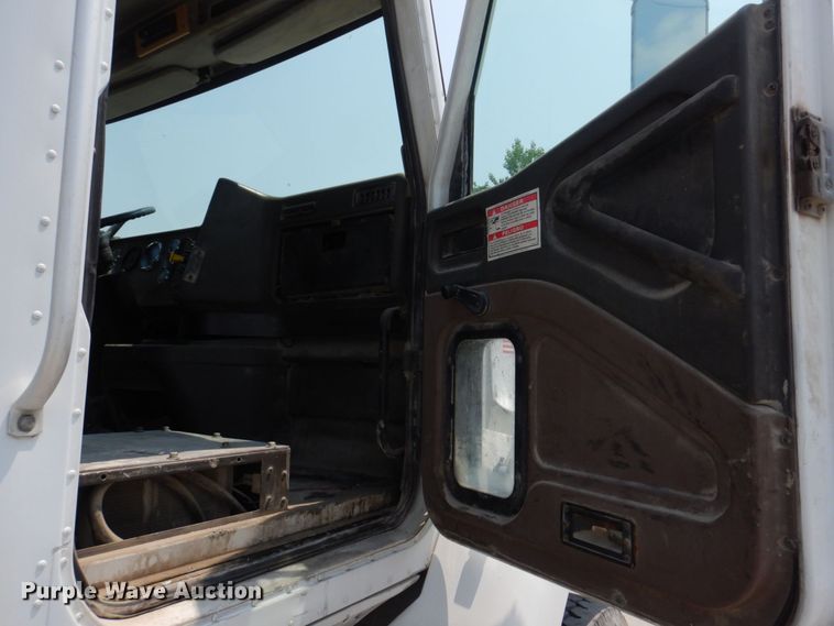 image for item DM7331 2000 International 5600i  ready mix truck